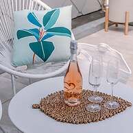 Stunning Studio With Sea-view on top Location