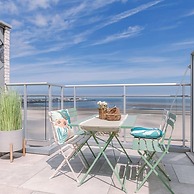 Stunning Studio With Sea-view on top Location