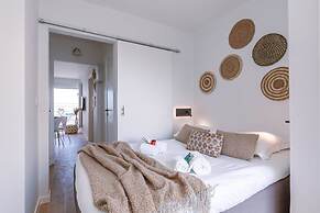 Stunning Studio With Sea-view on top Location