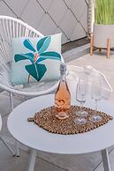 Stunning Studio With Sea-view on top Location