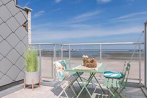 Stunning Studio With Sea-view on top Location