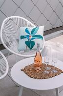 Stunning Studio With Sea-view on top Location