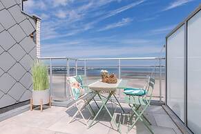 Stunning Studio With Sea-view on top Location