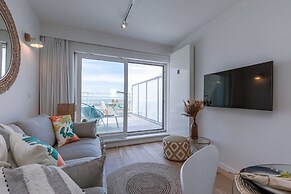 Stunning Studio With Sea-view on top Location