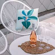 Stunning Studio With Sea-view on top Location