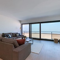 Luxuriuous Family Apartment With Beach View