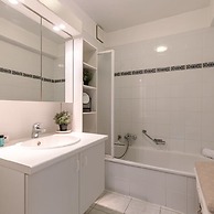 Cosy Flat With Lateral sea View