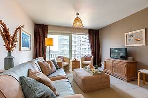 Cosy Flat With Lateral sea View