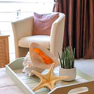 Cosy Flat With Lateral sea View