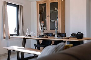 Spacious Modern sea View Apartment With Garage