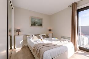 Spacious Modern sea View Apartment With Garage