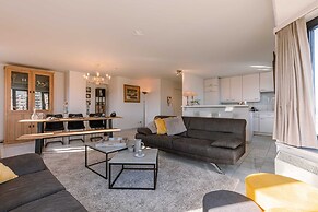 Spacious Modern sea View Apartment With Garage