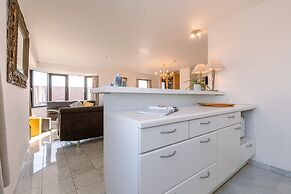 Spacious Modern sea View Apartment With Garage