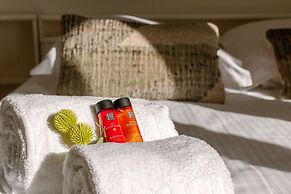 Spacious Modern sea View Apartment With Garage