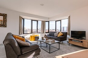 Spacious Modern sea View Apartment With Garage