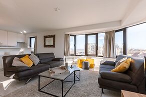 Spacious Modern sea View Apartment With Garage