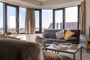 Spacious Modern sea View Apartment With Garage