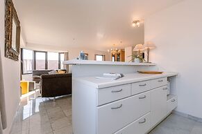 Spacious Modern sea View Apartment With Garage