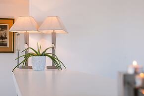 Spacious Modern sea View Apartment With Garage