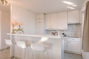 Spacious Modern sea View Apartment With Garage