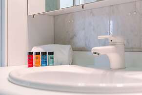 Spacious Modern sea View Apartment With Garage