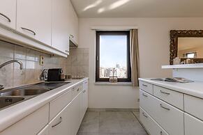 Spacious Modern sea View Apartment With Garage