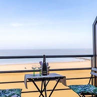 Beautiful Spacious Studio With Frontal sea View