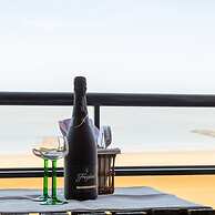 Beautiful Spacious Studio With Frontal sea View