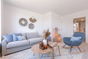 Stylish Apartment With Terrace Near the Beach