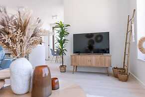 Stylish Apartment With Terrace Near the Beach