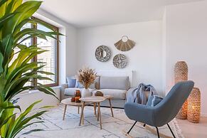 Stylish Apartment With Terrace Near the Beach