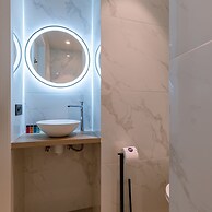 Luxurious Penthouse With Beautiful Seaview