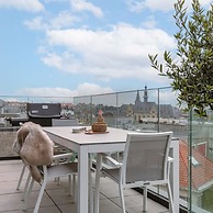 Luxurious Penthouse With Beautiful Seaview