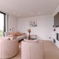 Luxurious Penthouse With Beautiful Seaview