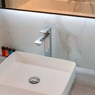 Luxurious Penthouse With Beautiful Seaview