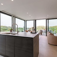 Luxurious Penthouse With Beautiful Seaview