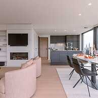 Luxurious Penthouse With Beautiful Seaview