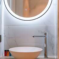 Luxurious Penthouse With Beautiful Seaview