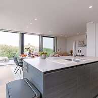 Luxurious Penthouse With Beautiful Seaview