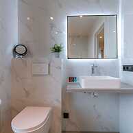 Luxurious Penthouse With Beautiful Seaview