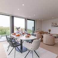 Luxurious Penthouse With Beautiful Seaview