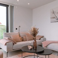 Luxurious Penthouse With Beautiful Seaview