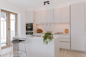 Beautifully Decorated Apartment Close to the sea