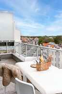 Charming Apartment Near the Beach With Balcony