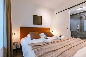 Cozy Apartment a Stone s Throw From the Beach