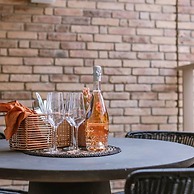 Cozy Apartment a Stone s Throw From the Beach