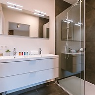 Cozy Apartment a Stone s Throw From the Beach