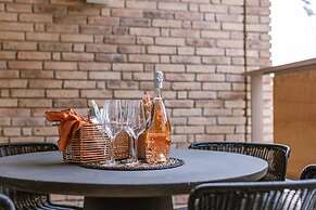 Cozy Apartment a Stone s Throw From the Beach