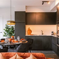 Cozy Apartment a Stone s Throw From the Beach