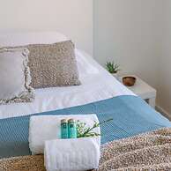 Lovely Apartment With Lateral sea View and Parking